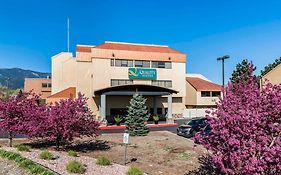 Quality Suites Downtown Colorado Springs 2*